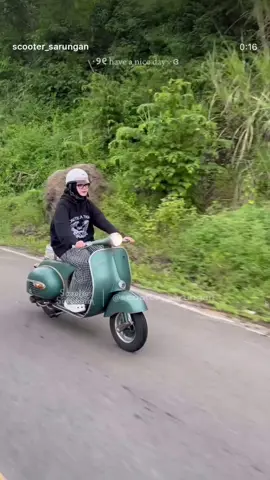 Riding scooter sarungan, gus kautsar & ning jazil meng kece 🤙😎 #guskautsar #ningjazil #ploso #alfalahploso #kediri #vespa #scooter #vespaindonesia #fyp #fypage 
