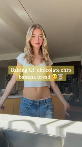 Baking for my friends🥰💅 #bananabread #Recipe #bananabreadrecipe #glutenfree 