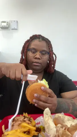 In and out Mukbang🍔 #inandout #inandoutburger #cheeseburger #inandoutflyingdutchman #foodtiktok #notalkingasmr #notalkingmukbang #asmrsounds #foryoupage #fyp #foru #foryourpage #fypage 