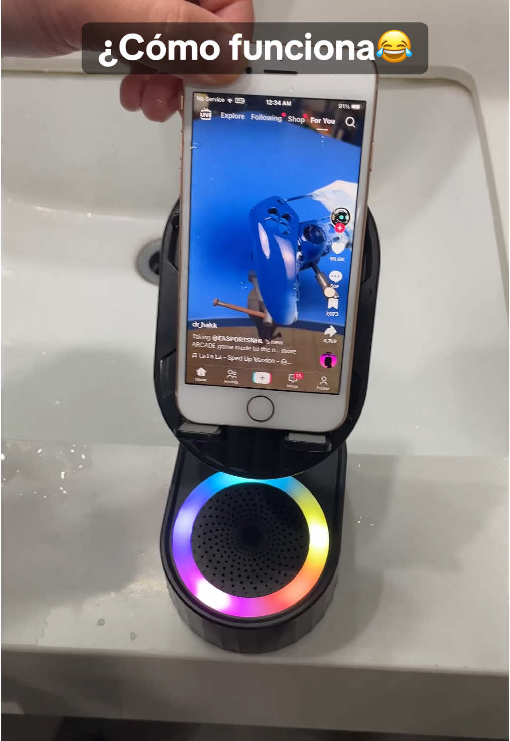 Todavía estoy tratando de averiguar cómo funciona esto sin Bluetooth o cables 👴🏼#speaker #wirelessspeaker #bathroomspeaker #treasurefinds #gift #giftideas #giftguide #tiktokshopholidayhaul #starcreatorcompetition #holidaycreatorsummit #TTSLevelUp #blackfridayhacks #dealhunting #spotlightfinds #ttsdelight #holidayhaul #mademyyear #newyearnewaura #toptierdecember #tiktokshopcreatorpicks #creatorsearchinsights #trendingchristmasgifts2024#christmas2024#TikTokShopYearEndSale#halloween#halloween2024#blackfriday#blackfriday2024#tiktokshopblackfriday#tiktokshopblackfriday2024#blackfridayearlydeals#tiktokshopcybermonday#tiktokshopholidaysale#deals#sale#flashsale#tiktokshopholidaydeals#Christmas#Christmasdeals#Christmas2024#Christmasearlydeals#falldealsforyou#TikTokShopHolidayHaul#spotlightfinds#TikTokShopMothersDay#MothersDay#VDayOutfit#oov#valentinesdaypresent#couplegifts#TikTokShopValentinesDay#valentinesdaypresent#couplegifts#TikTokShopSpringSale#TikTokshopHolidayDeals#TikTokShopEndofYearDeals#TikTokShopValentinesDay2025#couplegifts2025#TikTokShopSpringSale2025#MothersDay2025#TikTokShopMothersDay2025 