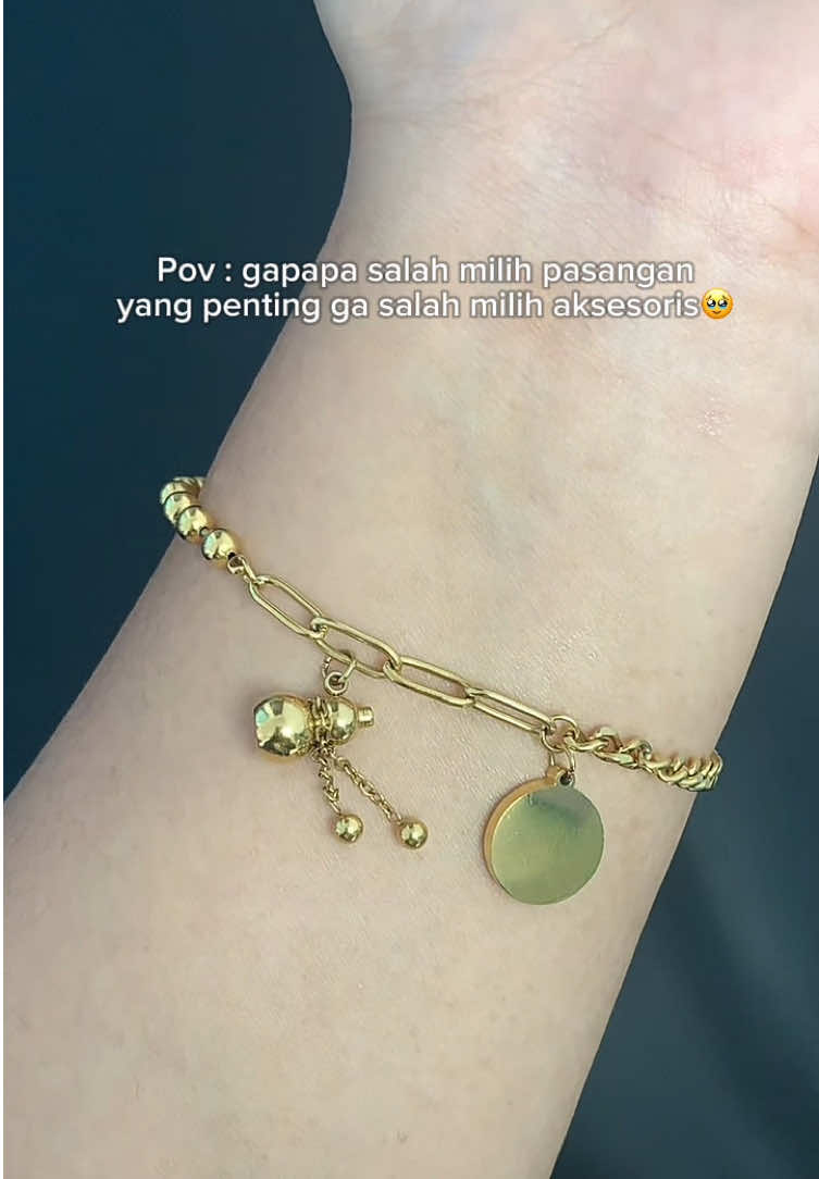 lebih nyesek ga si😂 #jewelry #titanium #gelangtitanium #foryoupage #fypage #foryou #fyp #joinlive 