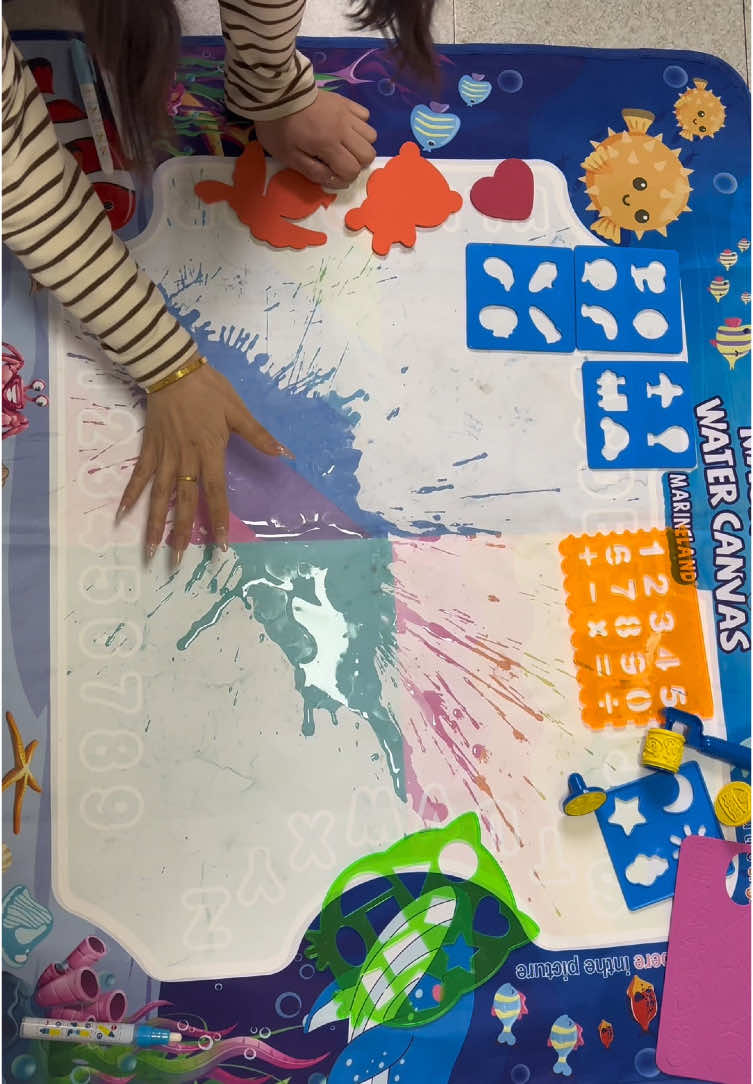 Water doodle mat for kids #fypシ #kidstoys #giftforkids #tiktokmademebuyit #kidsgifts 
