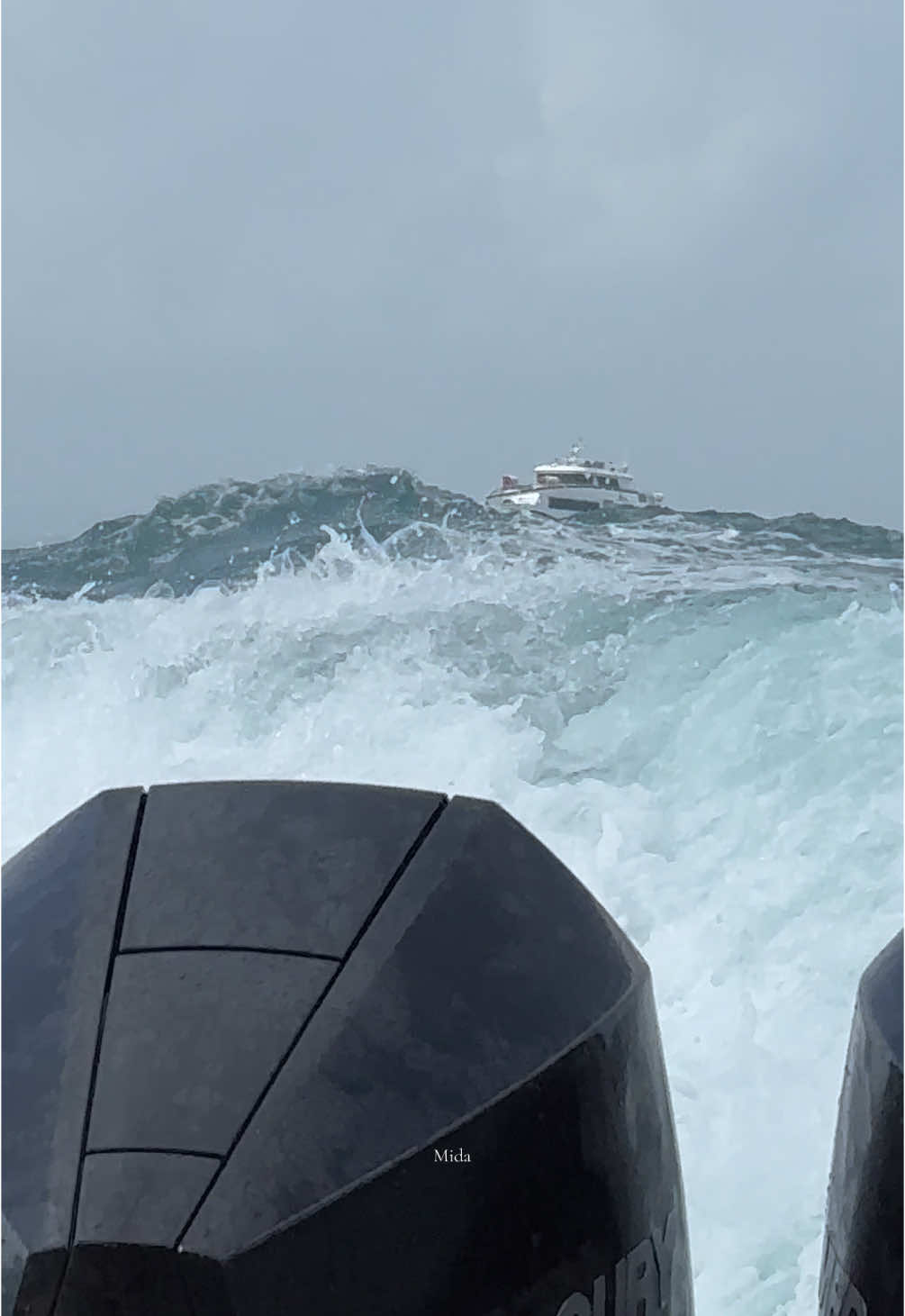 Monsoons wave 🌊 #fyp #pulauperhentian #ombakbesar #family 