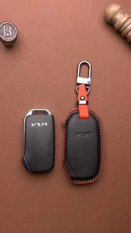 Da bò dập vân cao cấp .Chìa khoá ô tô-Hãng nào cũng có #handmadecraft #ddoahandmadevietnam #fordeverest #huyndai #kia 
