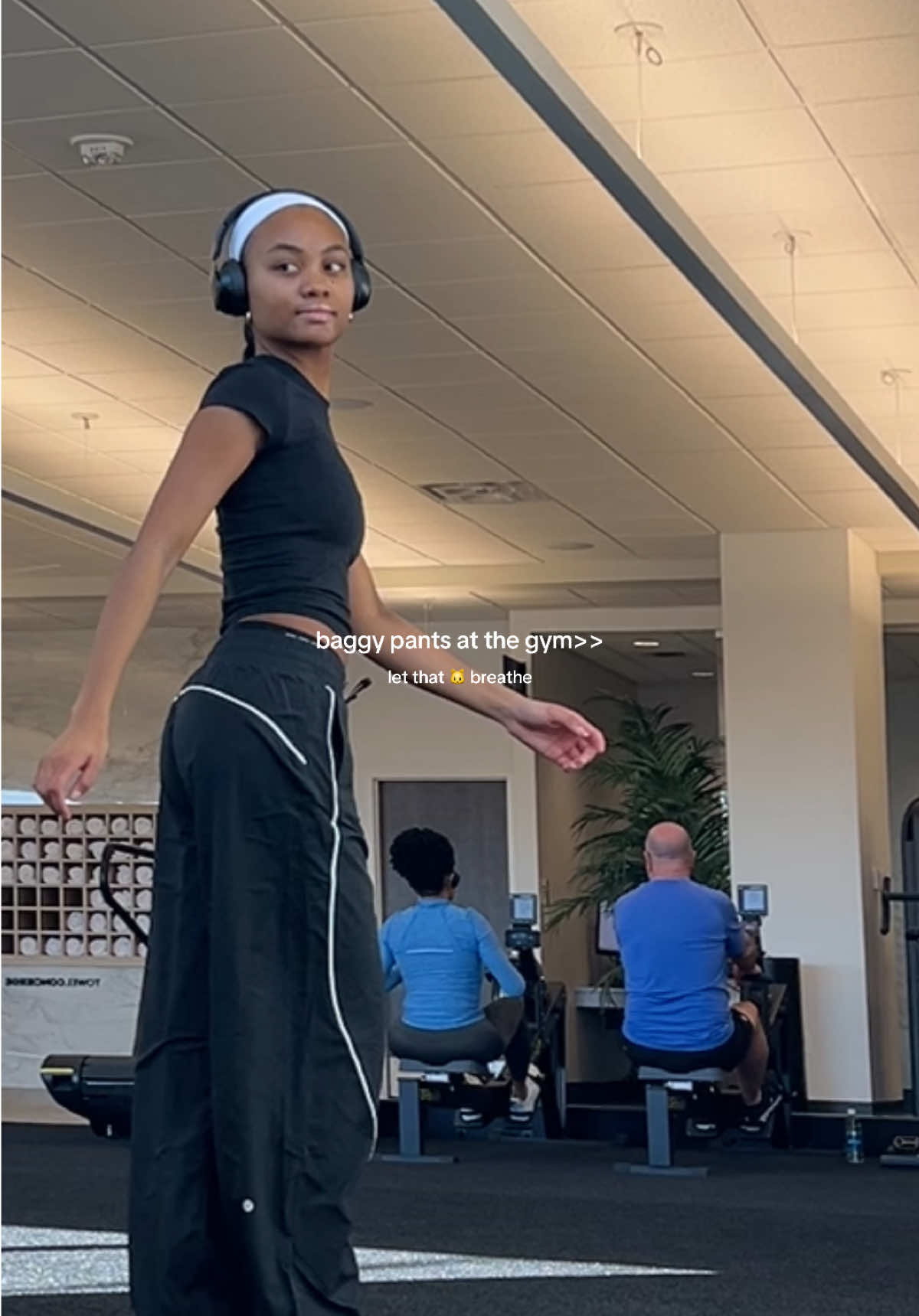 trust, I will be in these pants everyday at the gym 🤭 @lululemon 