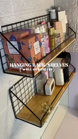 Ang ganda ng hanging rack/shelves organizer na to. Very aesthetic and sturdy pa. ✨ #wallorganizer #hangingrackorganizer #hangingrack #aestheticorganizer #aesthetic 