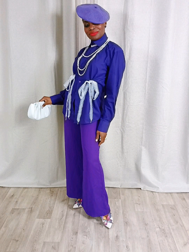 GRWM PURPLE REIGN Ce look monochrome en violet profond allie sophistication et créativité. La chemise oversize est réinventée avec des rubans de dentelle noués à la taille, ajoutant une touche romantique et couture. Le pantalon fluide allonge la silhouette, tandis que le béret assorti apporte une vibe rétro chic. Les perles en accumulation renforcent le côté aristocratique, et les escarpins blancs avec une pointe de fantaisie. La petite pochette blanche complète l’ensemble avec subtilité #monochromestyle  #ChicAudacieux #tailoring #modecréative  #purplevibes  #lacedetails  #beretstyle  #lookélégant  #statementoutfit  #fashiontiktok #tenuedujour #lookdujour #grwm #elegantlady #stylefashion #creatorcontent #fashioncontent #TikTokFashion #fashiontiktok #OOTD #OOTD #fyp  #CapCut 