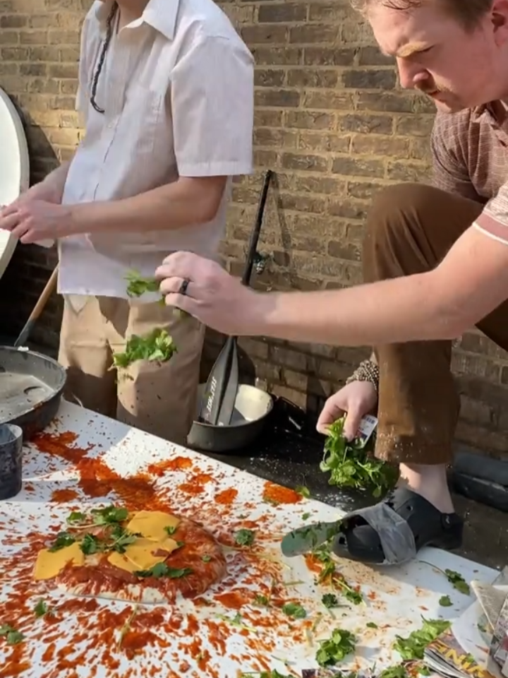 STREET FOOD STYLE: PIZZA 🍕😂 #streetfood #comedyvideo #Funny  This is part 4 of our viral video 