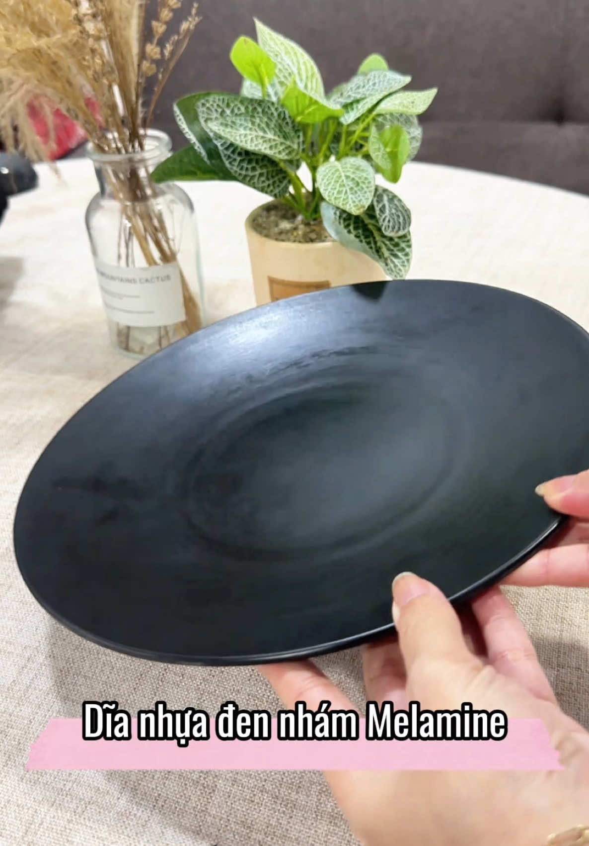 Có mom nào đang tìm dĩa nhựa đen nhám sang trọng hôg #melamine #chendia #chendiamelamine #chendianhua 