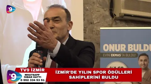 Türkiye Spor Yazarları Derneği (TSYD) İzmir Şubesi tarafından düzenlenen EKMAS 9. TSYD İzmir'de Yılın Spor Ödülleri, törenle sahiplerini buldu. Yılın Teknik Direktörü Ödülü’nü Göztepe Teknik Direktörü Stanimir Stoilov’a takdim eden İzmir Büyükşehir Belediyesi Başkan Vekili Dr. Zafer Levent Yıldır, “Sporcularımızın hepsini kutluyorum” dedi. TÜRKİYE Spor Yazarları Derneği (TSYD) İzmir Şubesi tarafından düzenlenen EKMAS 9. TSYD İzmir'de Yılın Spor Ödülleri, Tarihi Havagazı Fabrikası'ndaki törenle sahiplerini buldu. İzmir'in başarılı sporcuları, spor kulüpleri, spor yöneticileri ve spor kamuoyu, TSYD'nin EKMAS Group sponsorluğunda düzenlediği geleneksel ödül gecesinde buluştu. Törene İzmir Büyükşehir Belediyesi Başkan Vekili Dr. Zafer Levent Yıldır, İzmir Büyükşehir Belediyesi Genel Sekreter Yardımcısı Prof. Dr. Pınar Okyay, İzmir Büyükşehir Belediyesi Spor Kulübü Başkanı Ertuğrul Tugay da katıldı. Törende Challenger Cup finalinde Galatasaray Zena’yı mağlup ederek ikinci kez Avrupa şampiyonu olan İzmir Büyükşehir Belediyespor Kadınlar Sutopu Takımı Uluslararası Başarı Ödülü’nü aldı. İzmir Büyükşehir Belediyesi Spor Kulübü sporcusu, İzmirli otizmli ultra maraton yüzücüsü Tuna Tunca da Yılın Sporcusu Ödülü’nü aldı.