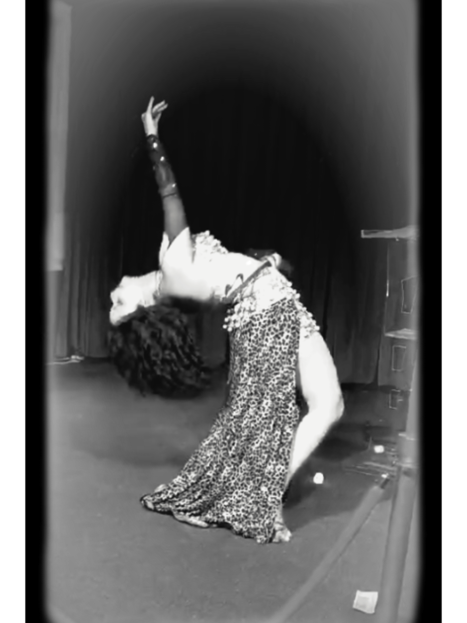Full Time Bellydancer 🖤 . #raqssharqi #oriental #bellydance #dancer #dance #bellydancetiktok #danzaarabe #burlesque 