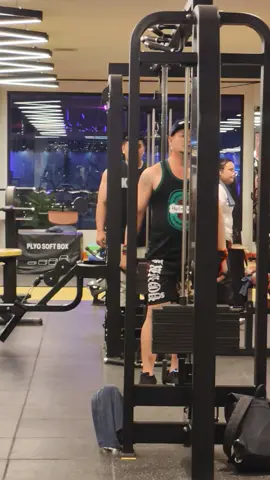 😂😂 #gym #crownfitnesspoipet 
