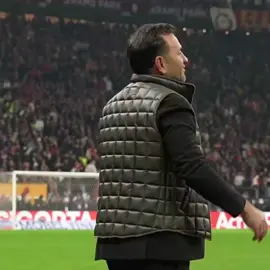 bir rivayete göre okan buruk hala zıplıyormuş 🤣#okanburuk  #monkey #derby #gsvfb 