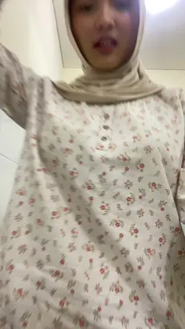 sambil dengerin gosip