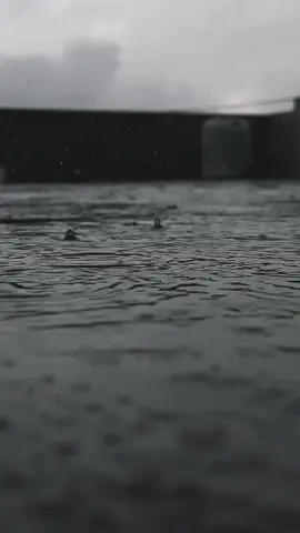 Caught in the rhythm of falling rain☔️ #foryou #rainyday #viral #vibes #song #aikarielbees #trending #unfrezzmyaccount #tikokpakistan 