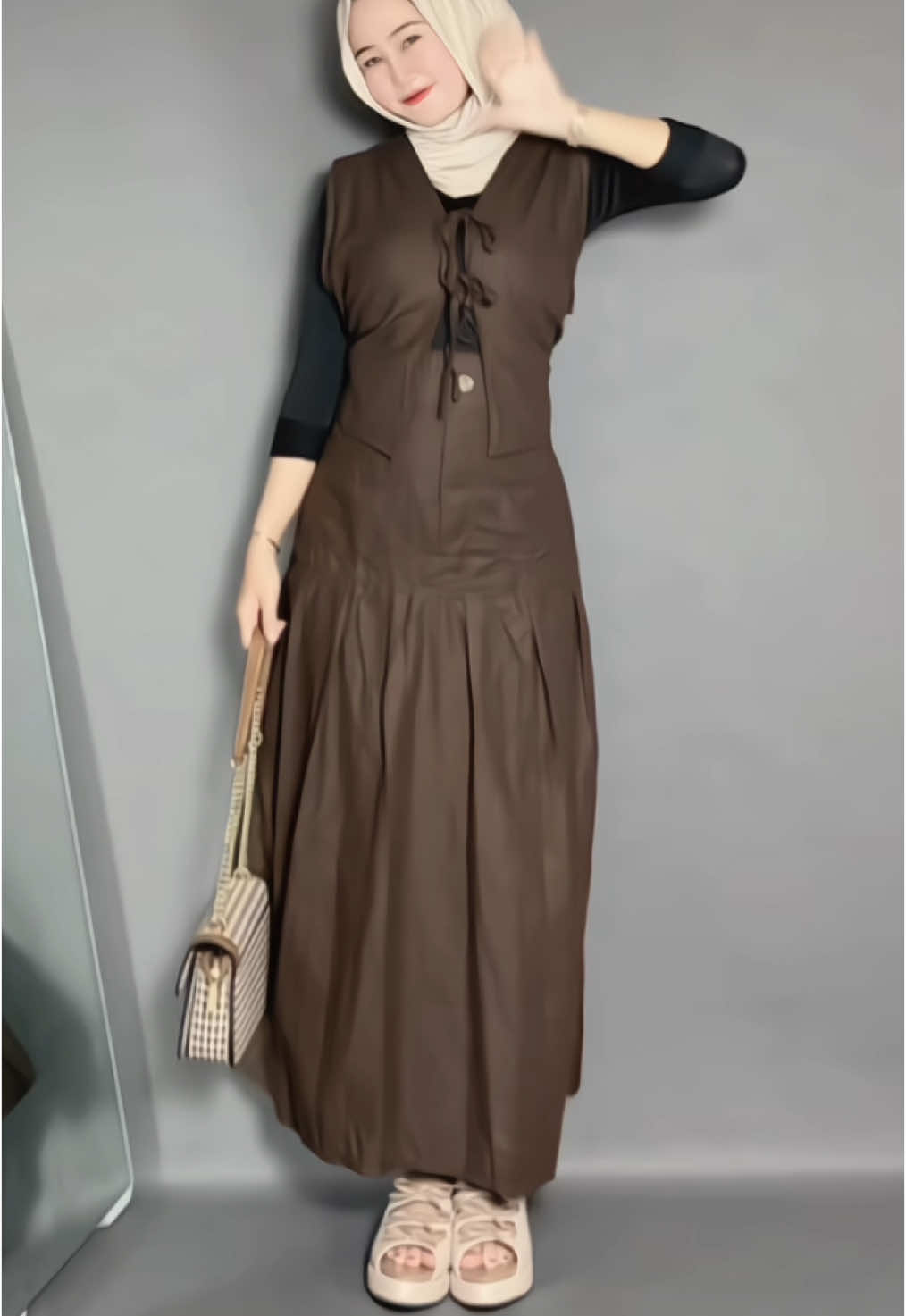 ootd oneset cantik buat jalan ke cafe🤎🧸 #ootdhijabstyle #fyp #beranda 