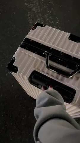 #CapCut chiếc vali siêu xinh theo tui khắp nơi😘