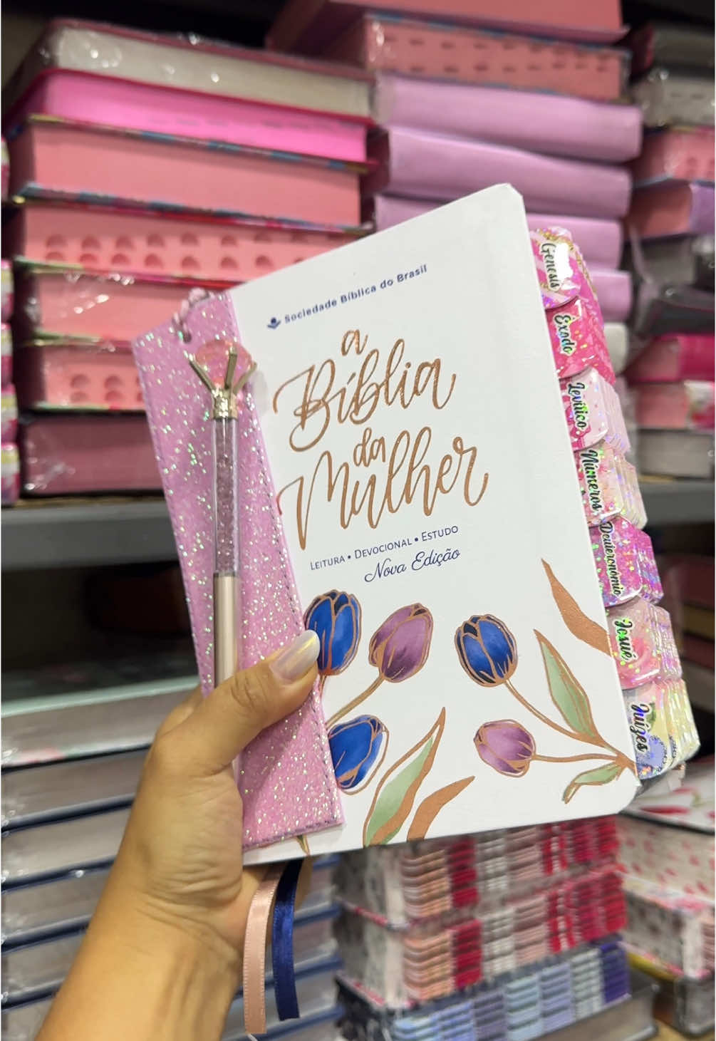 Compre a Bíblia de estudo da mulher em nosso site www.impériodasbíblias.com.br #biblia #imperiodasbiblias #bibliaspersonalizadas 