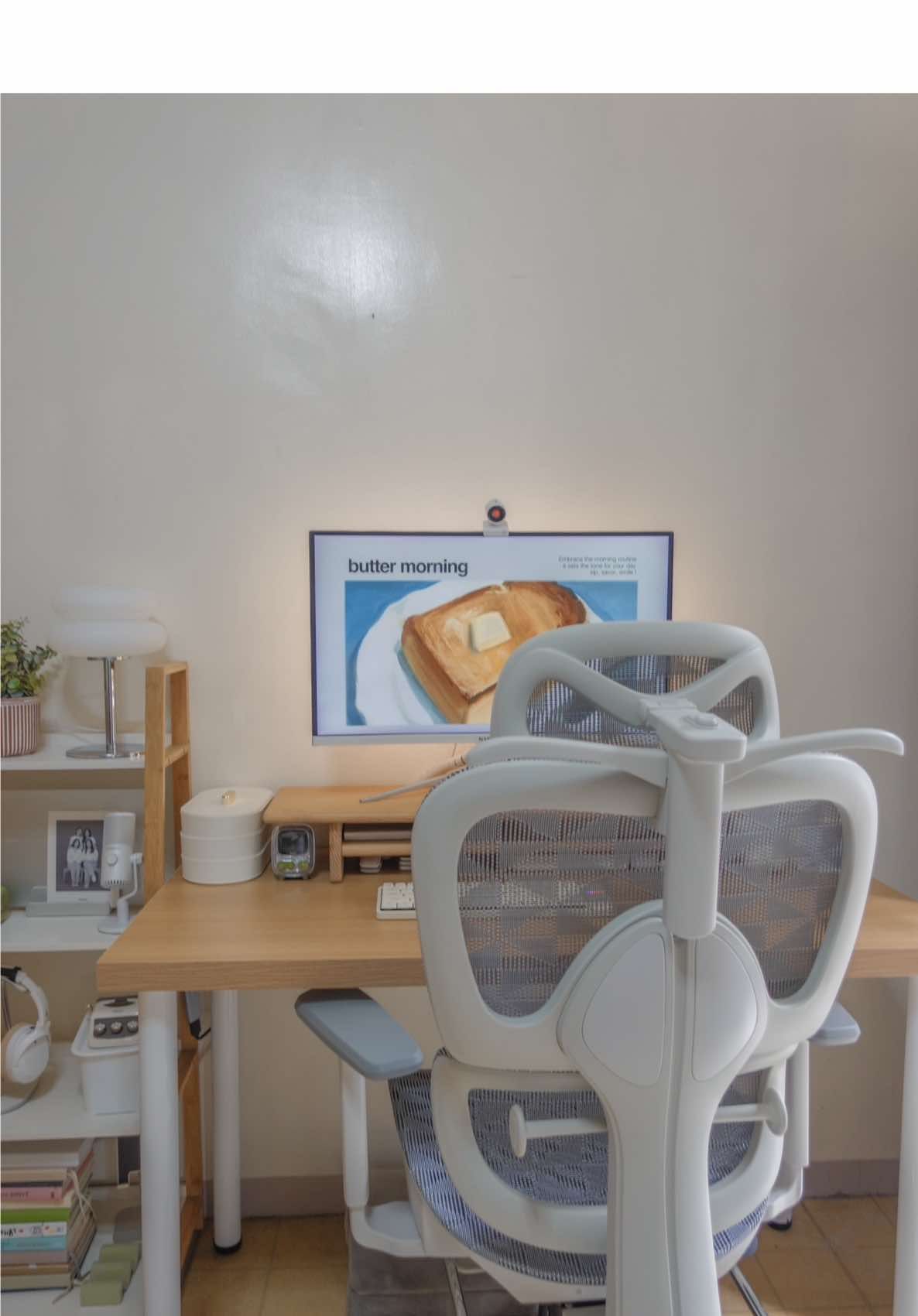 …so this is what having a legit ergonomic chair feels like??? ☁️ The E600 Pro ergonomic chair from @mussogamingchair is a perfect addition to your productive space if you’re someone like me who sits for hoursssss 😵‍💫 love all its functionalities to help support my 30s back pains and do a few other working positions! 💬 Comment CHAIR and I’ll send u a link! p.s. — reminder to take breaks: stand and stretch! 🫶🏼 #homeoffice #deskfinds #desksetup #ergonomicchair #deskchair #musso #mussophilippines 