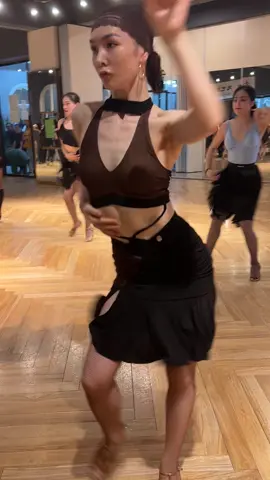 This set of dance clothes is so amazing! Put it on and get out of the circle directly🔥 #sylviadanceweardesign #dance #dancemoments #dresses #fallinlove #fashiontiktok #fashion #video #outfits #dancewear #latin #vibe #shining #hot 