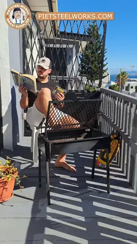 So maklik my maats jy flip hom meti voet😁😁 kry jou AMAZING FLIPBRAAI Vandag nog pietsteelworks.com Nationwide delivery on all our products in SA #mymaat #pietsteelworks #fypviral #viralreels #fyp #braai #bbq #smoke #smokedmeat #flipbraai 