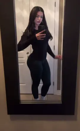 Physique check 😍😮‍💨 #womenfitness #workoutsforwomen #fyp 