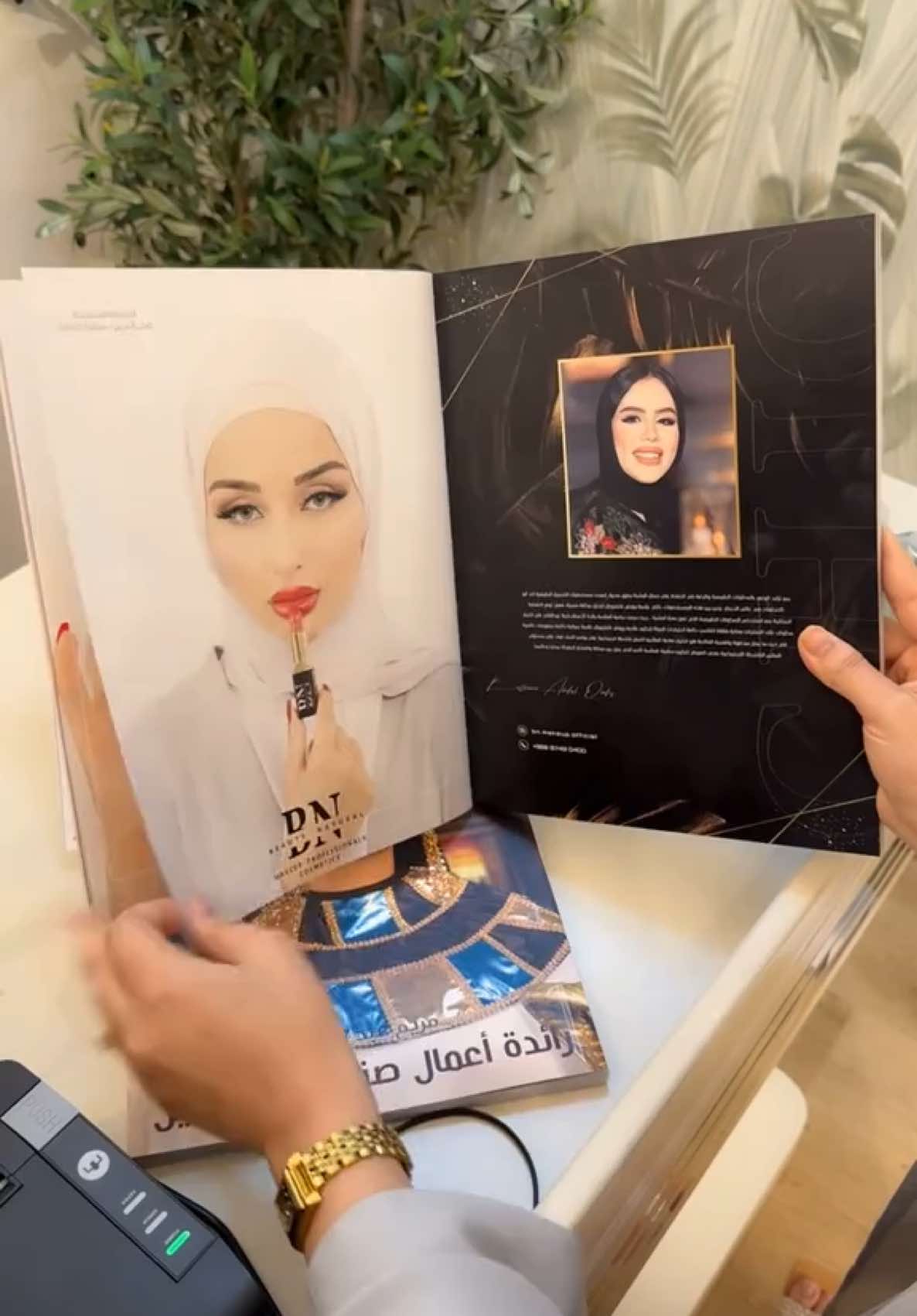منورين chic magazine 😍🇴🇲 الوجه الإعلاني بأمتياز @Douha laribii  النسخة السنوية من مجلة شيك  من هنا نبدأ و القادم أجمل  @Beauty natural make_up  معا يد وحده JoyAwards 2025 لزم تكون لضحى ❤️❤️❤️ #ضحى_العريبي  #اكسبلور #oman🇴🇲 #tunisia🇹🇳  #الشعب_الصيني_ماله_حل😂😂 