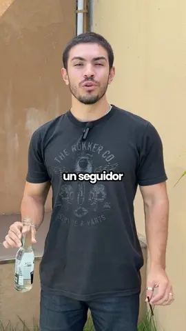 Hoy tocó experto en botellas #botella #agua #ciencia #vaciarbotella #sorbete #fisica #ingenieria #curiosidad #fyp #foryou