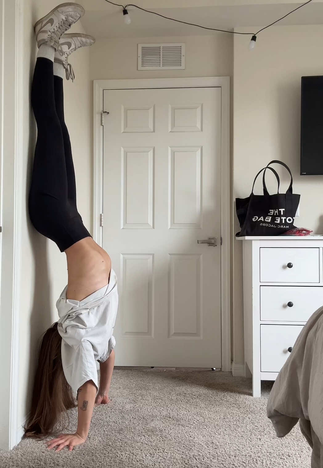 Rate my handstand #handstand #workout #challenge #flexibility #gymnastics #fyp 
