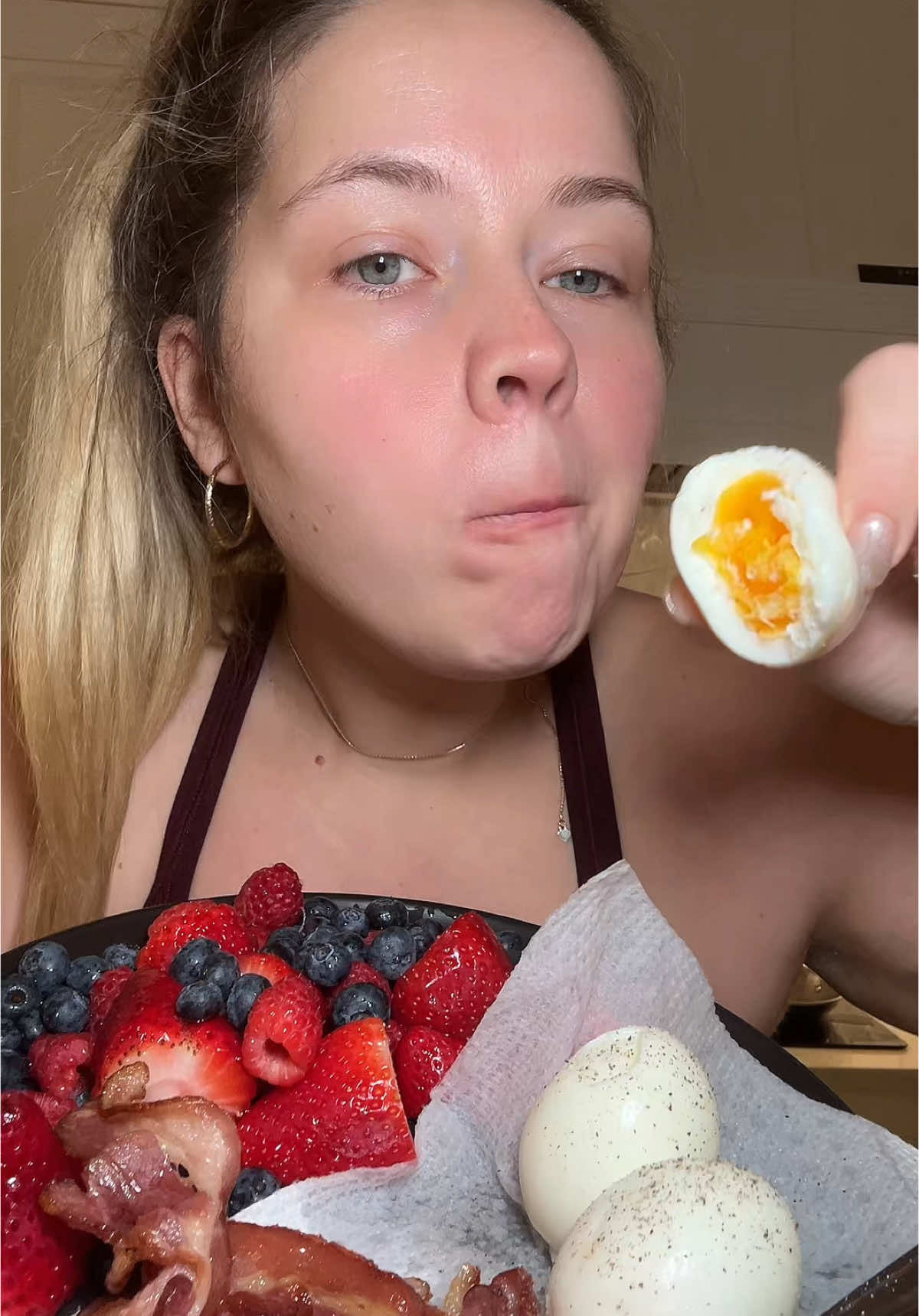 DO YOU LIKE MEDIUM RARE EGGS? Sooo good 😋