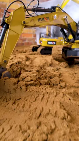 🚜 BIG MACHINES, BIG FUN! 🚜 At Diggers Café, YOU get to take control! Whether you're operating a mighty excavator, mastering the wheel loader, or hauling with the dump truck, there's a machine (and a challenge!) for everyone 👷‍♂️🏗️ Lights, sounds, smoke effects, and full metal builds - this is as close as it gets to the real thing! Whether you're a pro or a first-time operator, you're in for some serious fun! Book your experience now at 👉 www.diggers.cafe Tag your crew and get ready to dig to your heart’s content! 🚧 #DiggersCafe #RemoteControlFun #ConstructionPlay