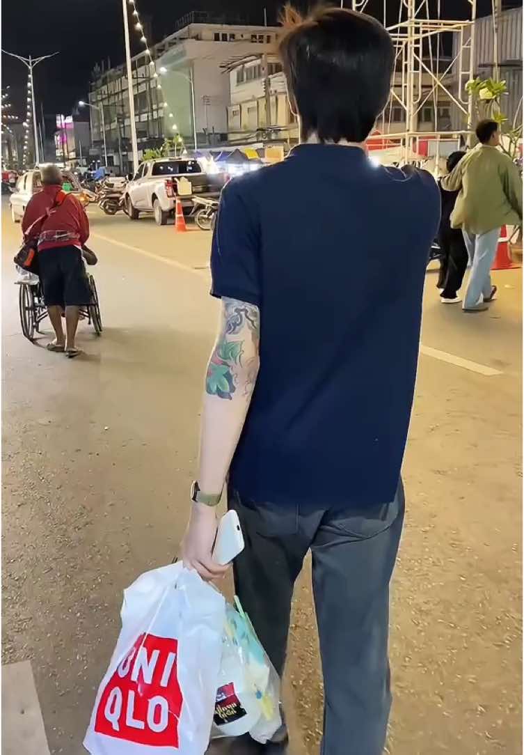 ขอให้ตัวเองอยู่ได้โดยไม่รู้สึกขาดอะไร🩶✌🏻