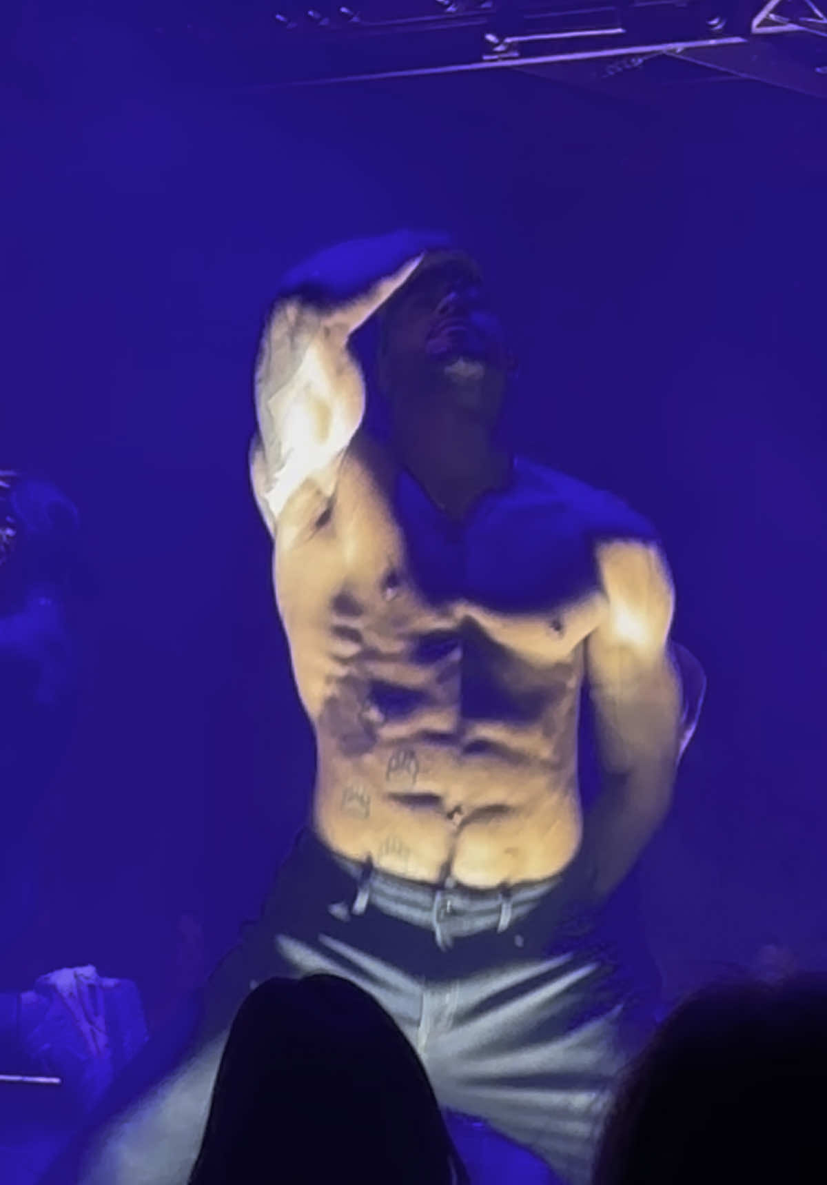 What about this lights ? #dancer #boydancer #boysdance #magicmike #magicmikelive #magicmikelondon #mml #latino 