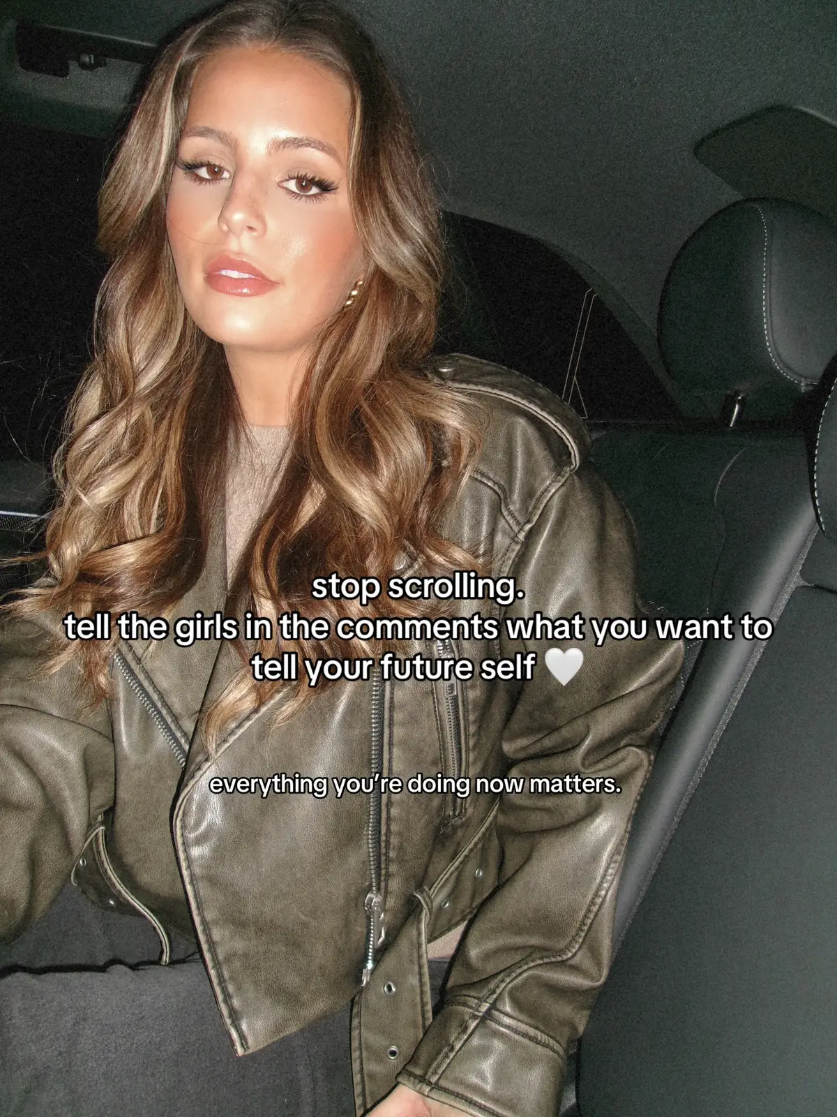 I’m reading a book a month, getting back into weight training, and starting a new hobby to make new friends 🤍🤍 