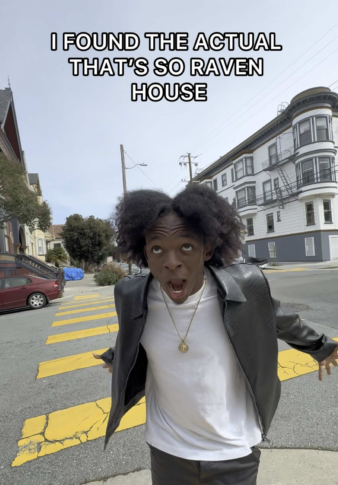 I WENT TO THE ACTUAL THAT’S SO RAVEN HOUSE!  okay now I want my own theme song montage😂  I visited San Francisco and of course had to visit this national treasure!  • • #thatssoraven #ravensymone #disney #disneychannel 