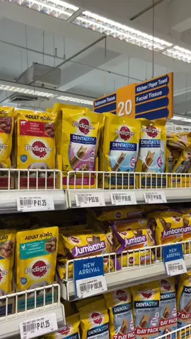 Mall price: 84 pesos  Pero check nyo yellow basket kung magkano lang! #pedigree #pedigreeph #dentastix #pedigreedentastix #dogsoftiktok #dogtreat 