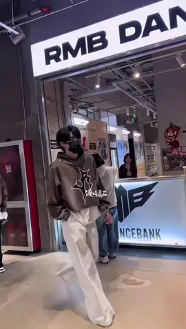 Như 1 thói quen mà anh sẽ luôn đi phía sau em#zhusu #chuto #zhuzhixin #chuchiham #suxinhao #totanhao #xh #tiktok #fyp #viral 