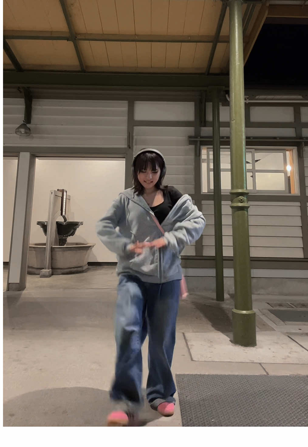 🚊🧍‍♀️