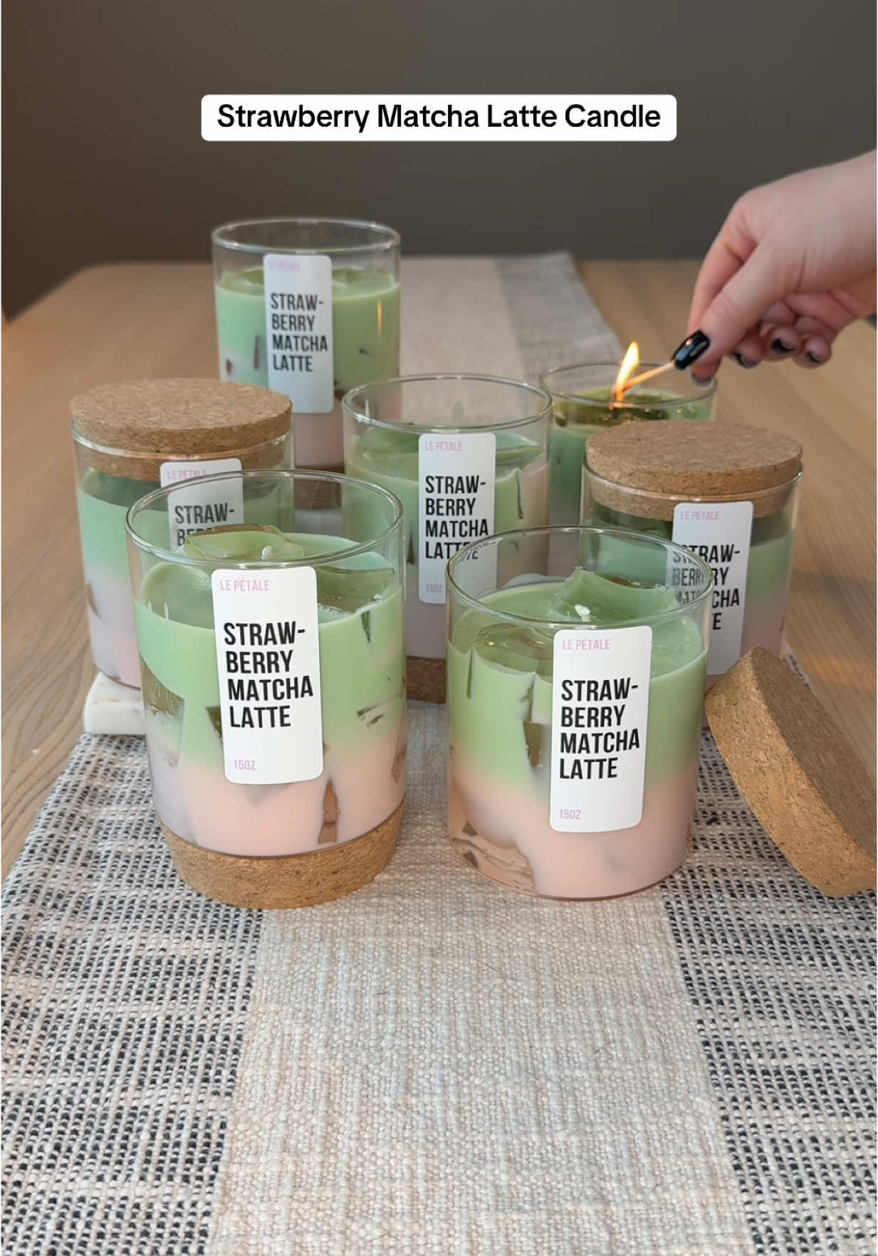 Strawberry Matcha Latte Candle 🍓🍵🌿 As this candle burns, the scent shifts from a matcha-strawberry mix on top to pure strawberry at the bottom, getting sweeter over time! #strawberrymatcha #strawberrymatchalattecandle #handmadecandles #etsyseller #SmallBusiness #soycandles #matchalattecandle #matchalatte #icedcoffeecandle #coldbrewcoffeecandle #candlemaking #candlelovers #gelwax #etsy #handmade 