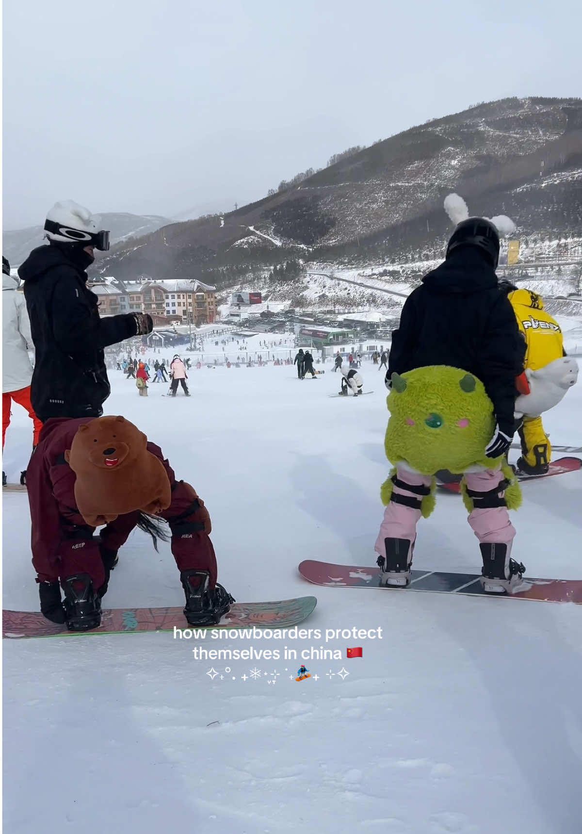 these were so cute i wanted to wear one while skiing 🤣     #snowboard #skiing #china #travel #chinesefashion #chinese #chongli #wintersports #chinatravel #lifeinchina #chinalife #wintersport #snowboardtok #snowboarding 