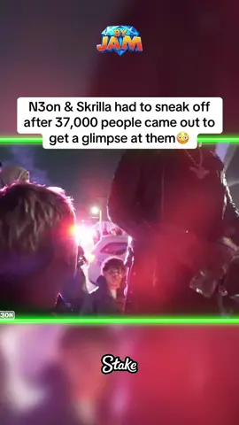 N3on & Skrilla had to sneak off after 37,000 people came out to get a glimpse at them😳  #N3On #neon #neonclips #n3onclips #fyp #kick #twitch #irl #rapper #skrilla #foryou #foryoupage #viral 