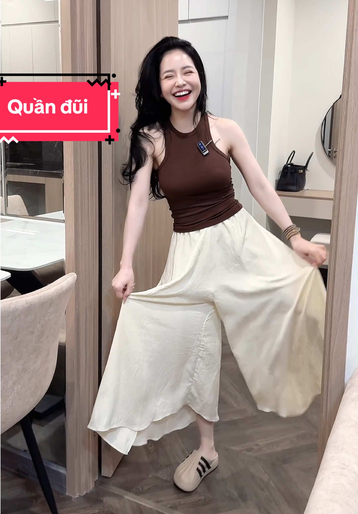 Mẫu quần ống rộng chất đũi chân ái của mùa hè, vừa mát vừa chống nắng , ko mua E quần này thì còn mua E nào #quan #quanxuong #quandui #quanongrong #quannu #quannuxinh #hottrend #xuhuong 