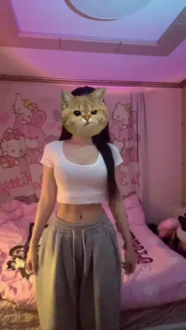 복근 살짝 보이는 거 같은데ㅎ