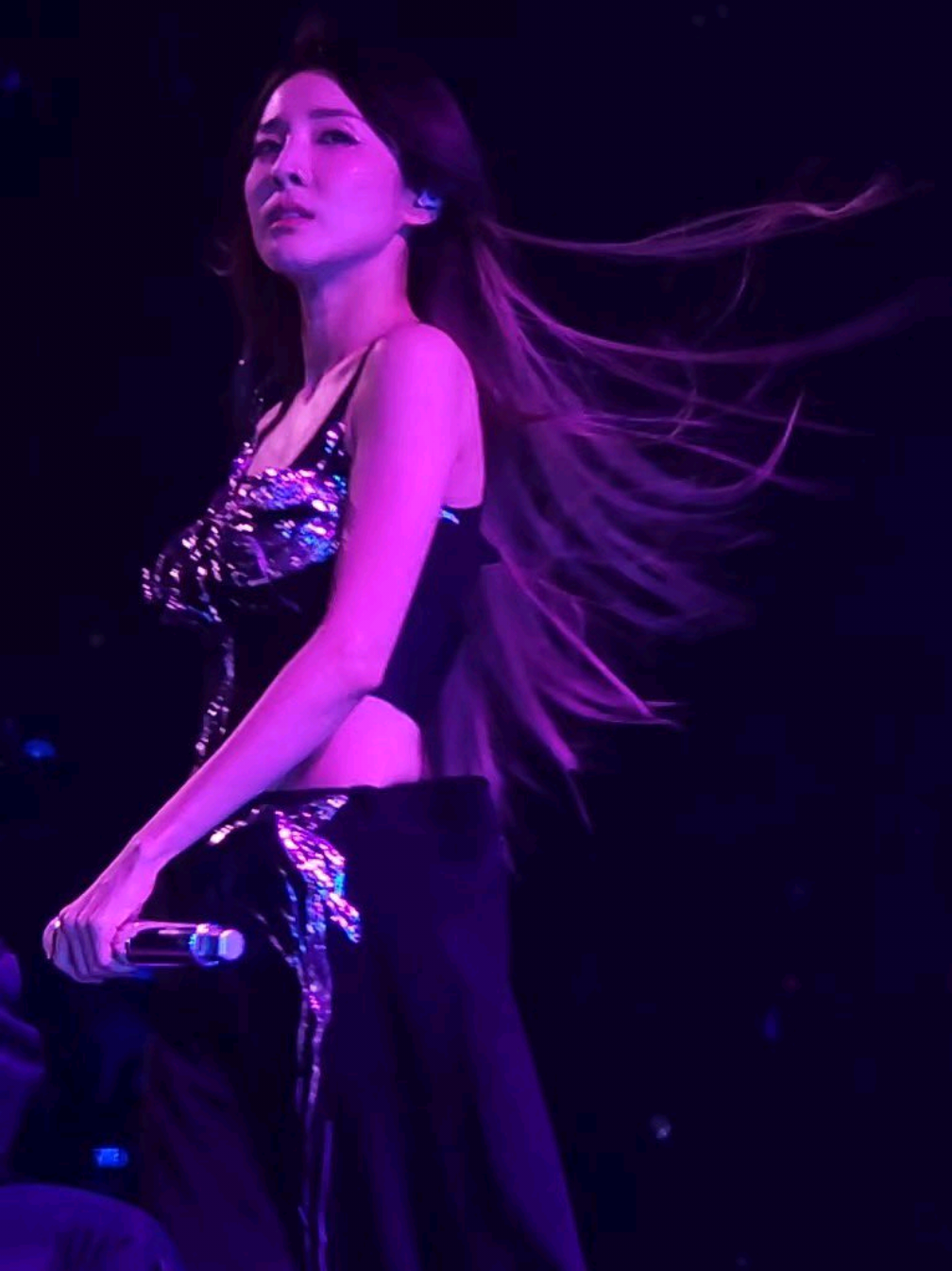 I can't believe beauty like her really exists 🥹 Words can't even describe this absolutely perfect human doll 😍 ··–··–··–··–··–··–··–··–··–·· #SandaraPark #산다라박 #ForeverYoungDara #VampireGoddess #QueenOfVisual #QualityGenes #MotherOfKpop 