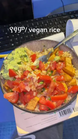 Ethiopian vegan food  Ingredient below  *Pepper * color bell pepper * Salt * blackpaper  * tomato *carrots  * cilantro  * garlic * red onion *my fav potatoes  *rice * oil *zucchini #f#fyf#fypf#fypシe#ethiopian_tik_tok