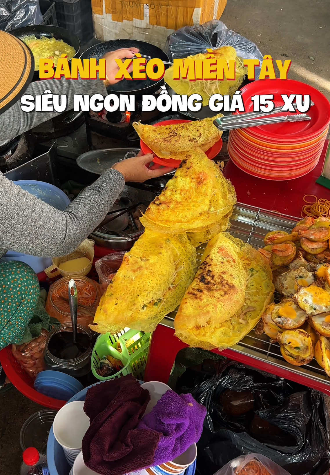 Đi coi NHÀ GIA TIÊN xong điều đầu tiên Ad làm là đi ăn Bánh Xèo Miền Tây liền. Quán Bánh Xèo ta nói nó ngon mà giá hơi bị rẻ lun á mọi người nên ăn thử quán này nhen. #anosaigon #foodreview #saigon #xuhuong #viral #banhxeo #nhagiatien #binhthanh 