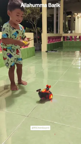 Remote Control Stunt Car RC Car Toy dengan Lampu LED Berkedip 360° Tumbling untuk Anak Laki-laki Perempuan #mobilmobilan #mobilanak #mobilmainan #stunt #car #cartoy #mainananak 