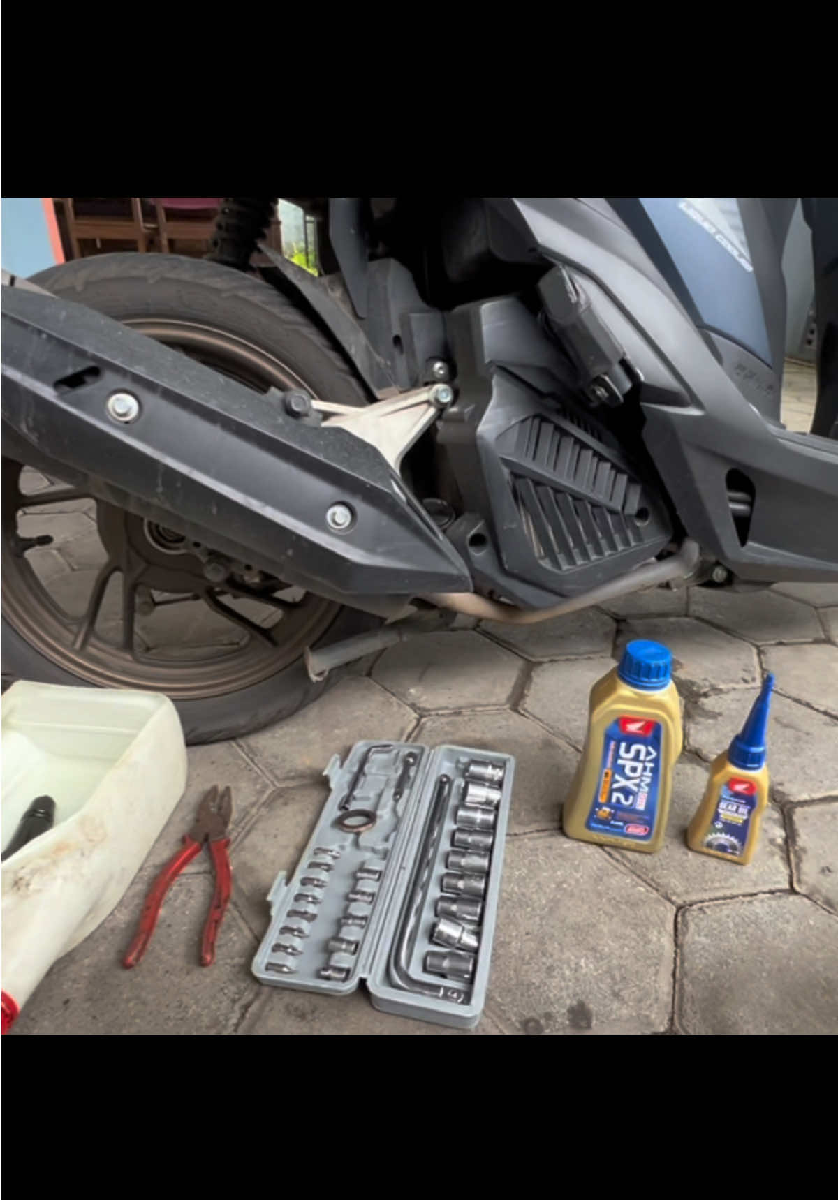 Tutorial cara ganti Oli Mesin & Gardan - Honda Vario 125 - SPX Full Synthetic Sayangi motormu, ganti oli tiap hari 😁 (baca pakai nada lagu yakult) #starboy #berandatiktok #fypシ゚ 