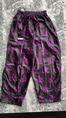 Celana sekeren dan sesusah ini kalian anggurin? Parahhh siee😡 #fyppppppppppppppppppppppp #trend #celanaparasut #baggypants #baggyclothes #baggystyle #fullprint #fypppp #4u #viral #fullprint 