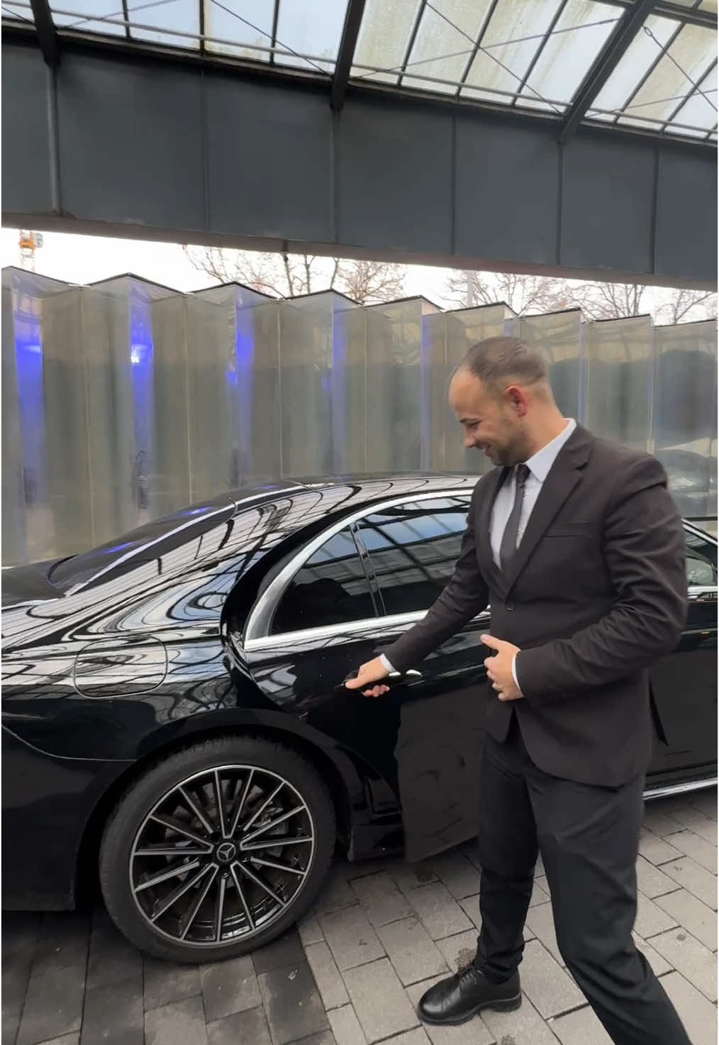 POV: Your ride is here, and so is your moment of calm #blacklane #chauffeur #chauffeurservice #luxurylife #luxurylifestyle 